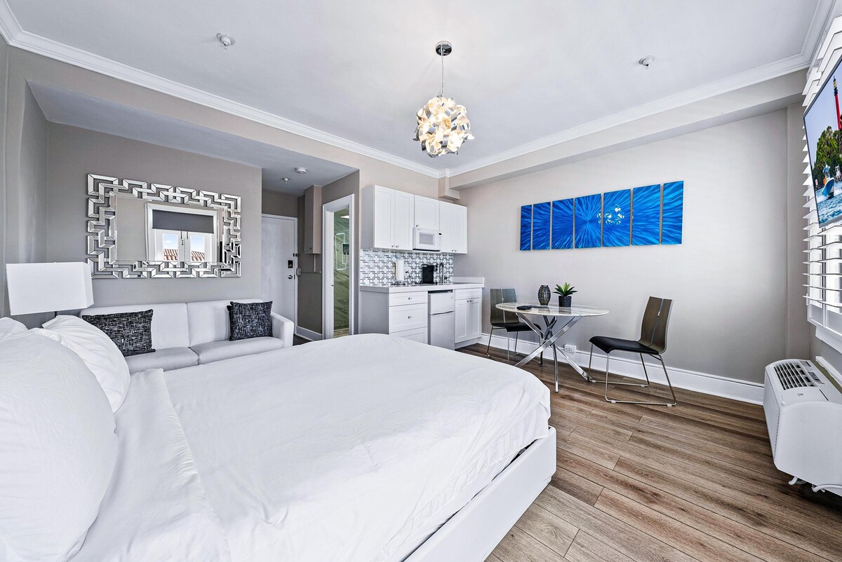 Private Terrace queen bed area
